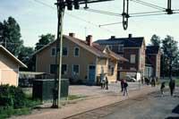 Fjugesta stationshus den 11 juni 1981. - klicka för att förstora