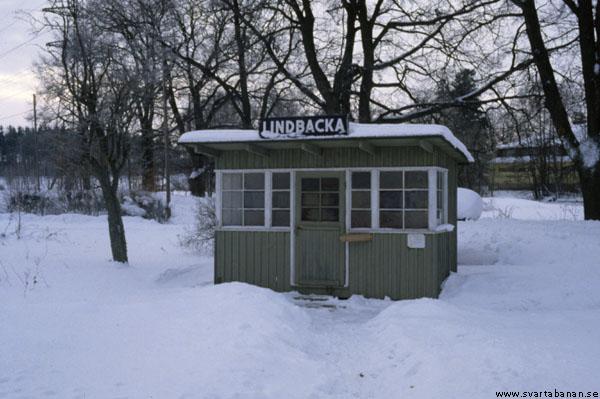 Lindbacka hållplatskur den 16 februari 1985. - klicka för att stänga rutan