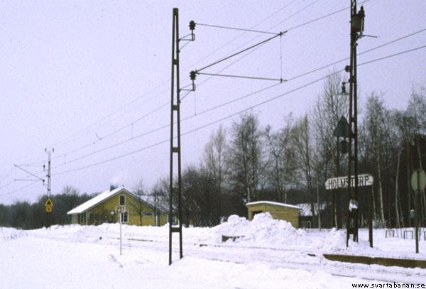Holmstorp hållplats den 16 februari 1985. - klicka för att stänga rutan