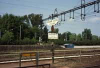Plattformsskylt på Örebro S den 18 augusti 1979 med budskapet »Plattform 2, tåg mot Svartå och norrut«. - klicka för att förstora