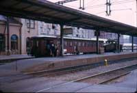 Tåg på Örebro C mot Fjugesta kl 12.00 i slutet av juli 1973. - klicka för att förstora
