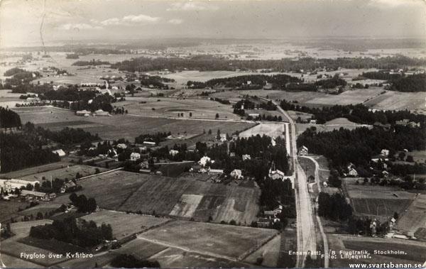 Flygfoto över Kvistbro någon gång efter 1937. - klicka för att stänga rutan