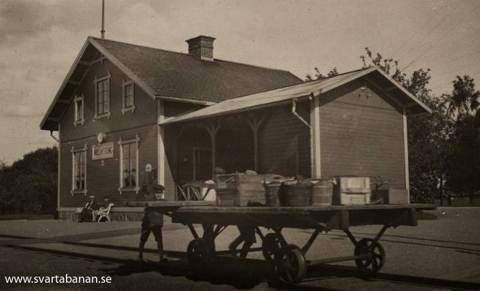 Stationshuset i Mullhyttemo i början av 1900-talet. - klicka för att stänga rutan