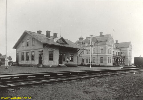 Fjugesta stationshus och järnvägshotell 1900. - klicka för att förstora