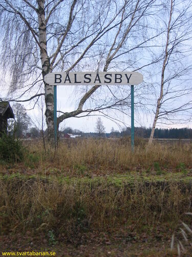 Hållplatsskylten vid Bälsåsby den 11 november 2004. - klicka för att förstora Hållplatsskylten vid Bälsåsby den 11 november 2004. - klicka för att förstora