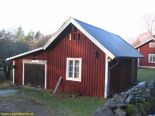 Dormens banvaktstugas uthus den 5 januari 2005. - klicka för att förstora Dormens banvaktstugas uthus den 5 januari 2005. - klicka för att förstora