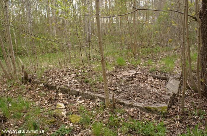 Rester av grunden till vattentornet i  Hidingebro den 5 maj 2012. - klicka för att stänga rutan