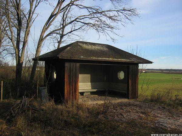 Östertysslinge hållplatskur den 14 november 2004. - klicka för att stänga rutan