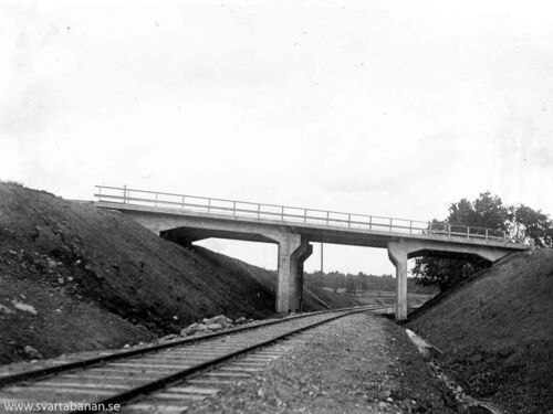 Landsvägsbron vid Västra Via sedd från järnvägen. - klicka för att förstora Landsvägsbron vid Västra Via sedd från järnvägen. - klicka för att förstora