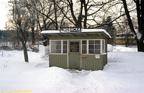 Lindbacka hållplatskur den 16 februari 1985. - klicka för att förstora Lindbacka hållplatskur den 16 februari 1985. - klicka för att förstora