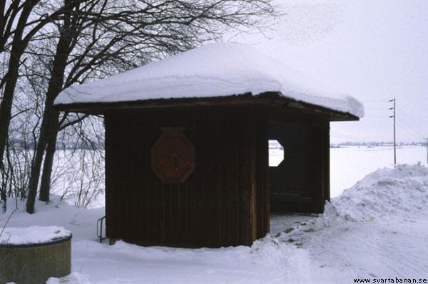 Östertysslinge hållplatskur den 16 februari 1985. - klicka för att stänga rutan