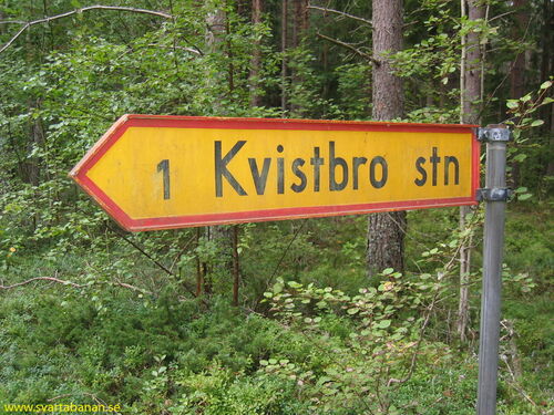 Vägskylt »Kvistbro stn 1« den 17 augusti 2004. - klicka för att förstora Vägskylt »Kvistbro stn 1« den 17 augusti 2004. - klicka för att förstora