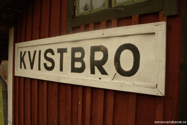 Kvistbro stationshusskylt den 15 januari 2008. - klicka för att stänga rutan