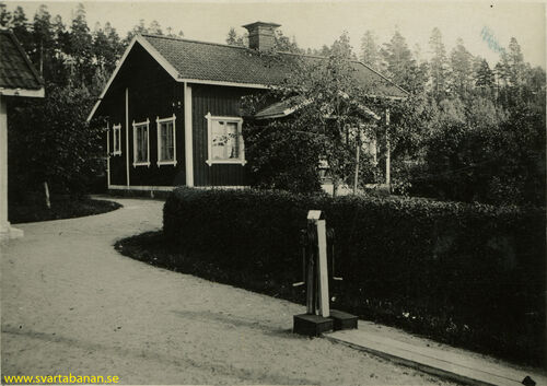 Dormen banvaktstuga omkring 1920-1925. - klicka för att förstora