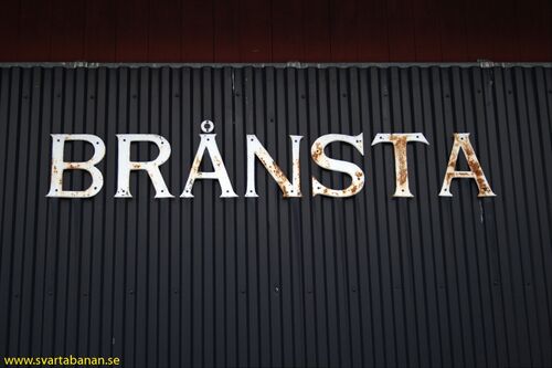 Bokstäverna från Brånsta hållplatsskylt den 1 februari 2008. - klicka för att förstora