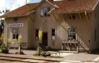 Latorpsbruks stationshus den 4 augusti 1974. © Ingemar Juhlin