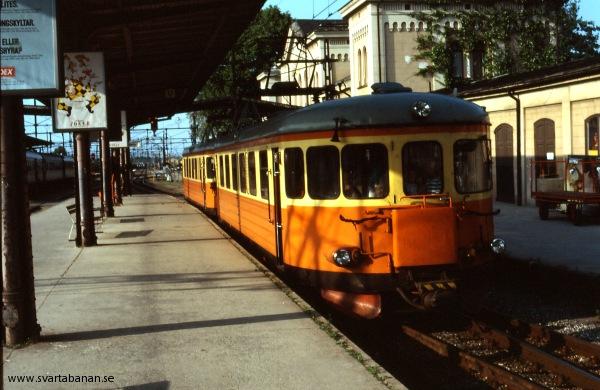 Tåg 3059 på Örebro C den 24 juni 1985. - klicka för att stänga rutan