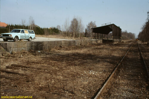 Lastkajen i Latorpsbruk den 11 april 1991. - klicka för att förstora