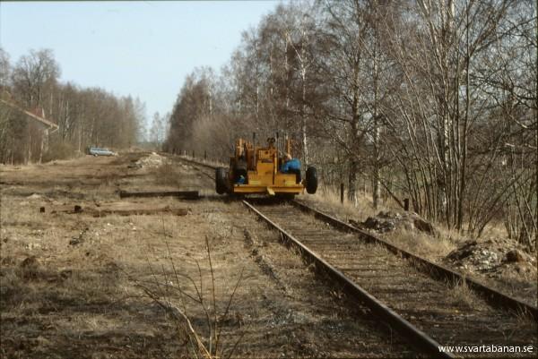Maskin för rivning av spår i Latorpsbuk den 11 april 1991. - klicka för att stänga rutan