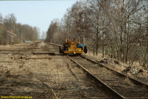 Maskin för rivning av spår i Latorpsbuk den 11 april 1991. - klicka för att förstora