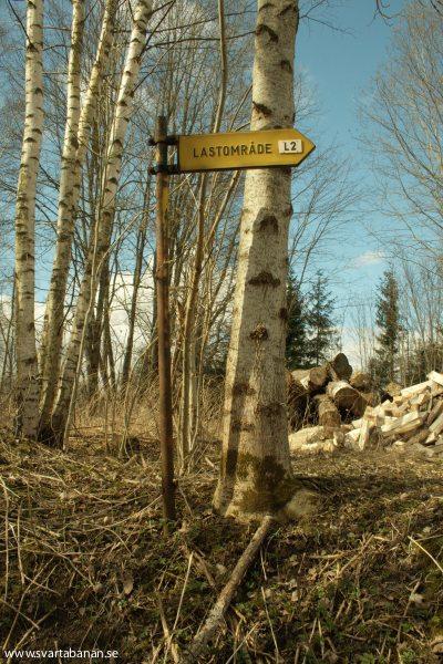 Lastområdesskylt i Latorpsbruk den 5 april 2008. - klicka för att stänga rutan