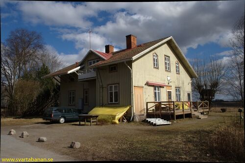 Latorpsbruks stationshus  den 5 april 2008. - klicka för att förstora