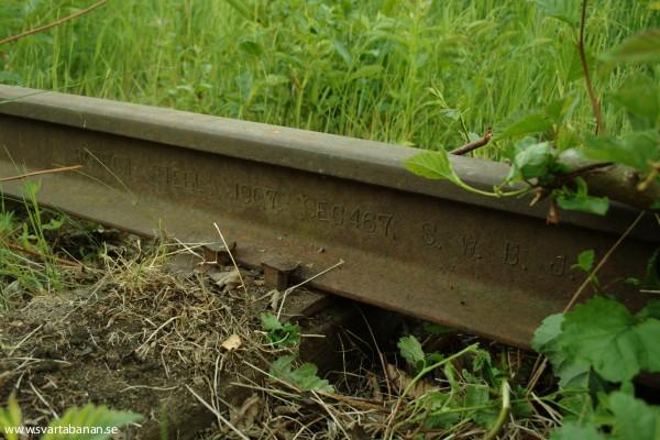 Räl vid Karlslund den 9 juni 2008. - klicka för att stänga rutan