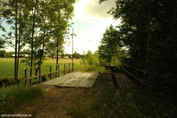 Bron över Lillån mellan Kvistbro och Bälsåsby den 14 juni 2008. - klicka för att stänga rutan