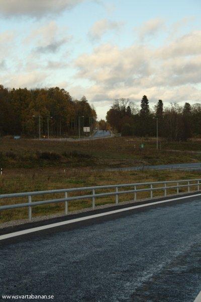 Banvallen mellan Västra Via och Vintrosa den 11 oktober 2008. - klicka för att stänga rutan