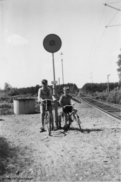 Ängslättens hållplats i slutet av 1950-talet. - klicka för att stänga rutan
