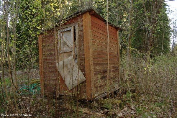 Rastkoja vid Bälsåsby banvaktstuga den 1 maj 2009. - klicka för att stänga rutan