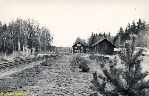 Bangården i Kvistbro hösten 1976. - klicka för att förstora Bangården i Kvistbro hösten 1976. - klicka för att förstora