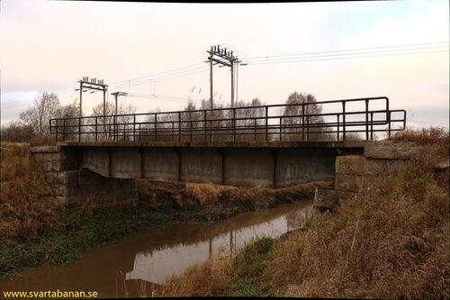 Järnvägsbron vid Rumboholm den 11 november 2011. - klicka för att förstora