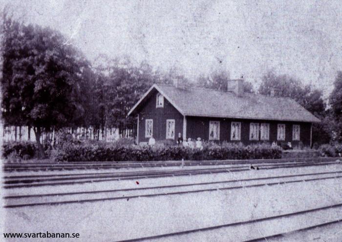 Bostadshus vid Svartå station. - klicka för att stänga rutan