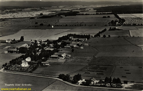 Flygfoto över Gräveby från söder efter 1937. - klicka för att förstora Flygfoto över Gräveby från söder efter 1937. - klicka för att förstora
