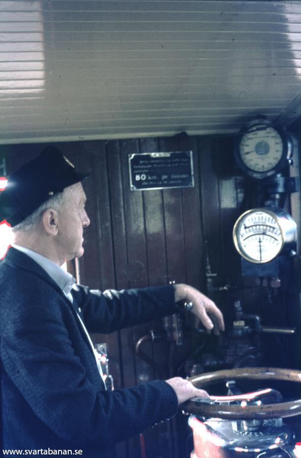En okänd lokförare i hytten på ett lok av littera Hc våren 1972. - klicka för att stänga rutan