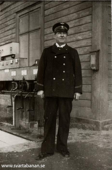 Stationsmästare Oskar Nydahl. - klicka för att stänga rutan