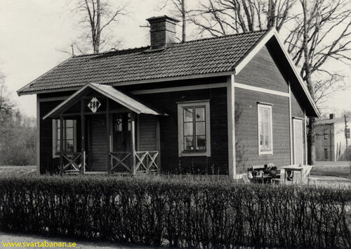 Lindbacka banvaktstuga någon gång före juni 1985. - klicka för att förstora