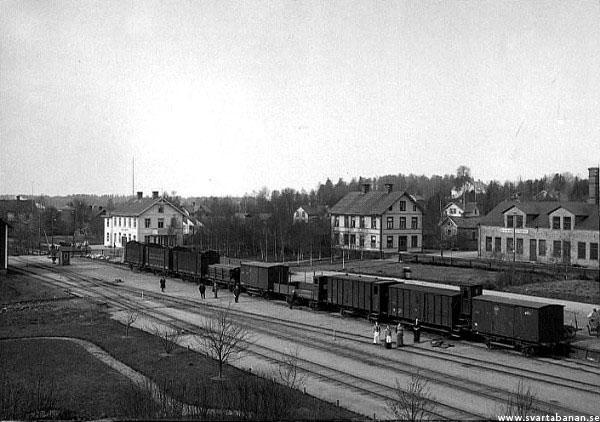 Fjugesta bangård i början av 1900-talet. - klicka för att stänga rutan