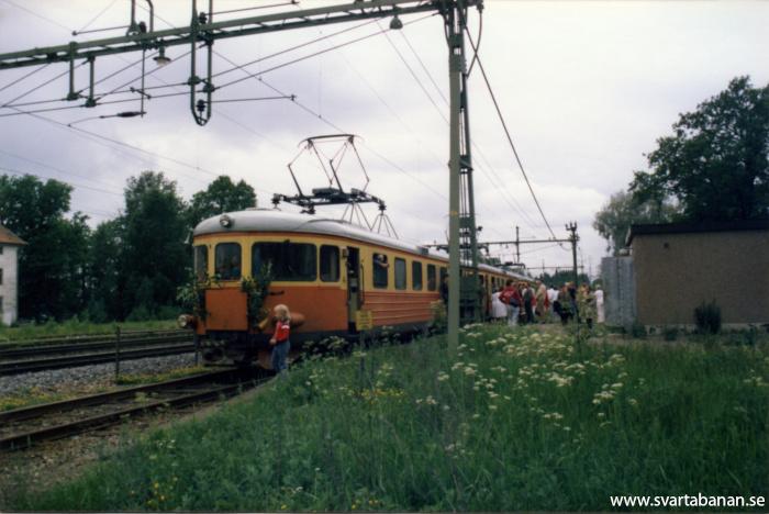 Det sista ordinarie persontåget från Örebro i Svartå den 28 juni 1985. - klicka för att stänga rutan