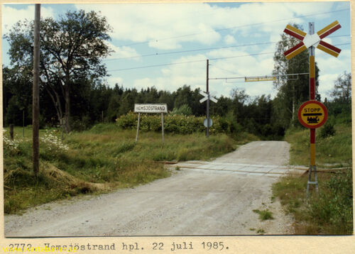 Namnskylten vid Hemsjöstrand den 22 juli 1985. - klicka för att förstora
