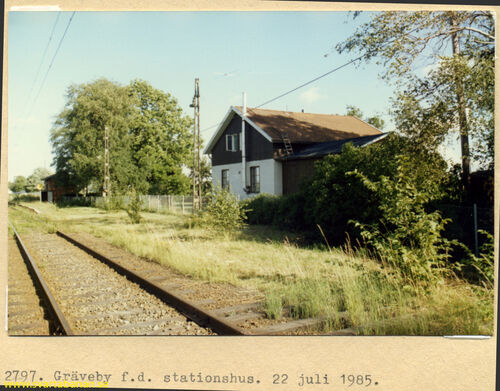 Stationshuset i Gräveby den 22 juli 1985. - klicka för att förstora Stationshuset i Gräveby den 22 juli 1985. - klicka för att förstora