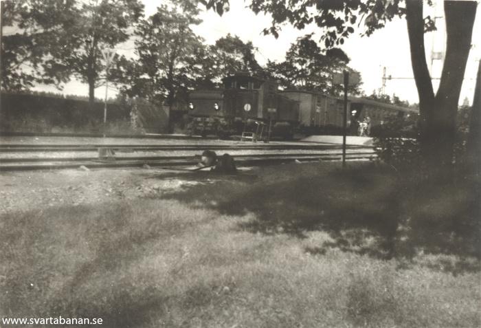 Loktåg vid Mullhyttemo station någon gång mellan 1947 och 1957. - klicka för att stänga rutan