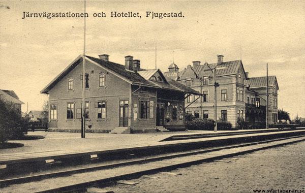 Fjugesta stationshus och järnvägshotell. - klicka för att stänga rutan