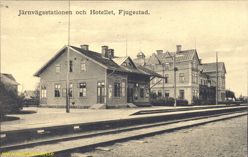Fjugesta stationshus och järnvägshotell. - klicka för att förstora