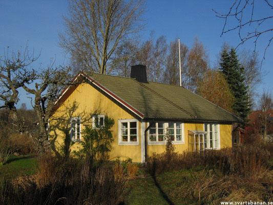 Holmstorp banvaktstuga den 14 november 2004. - klicka för att stänga rutan